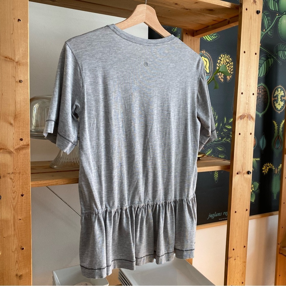 Lululemon Flouncey Tee Mini Stripe Heathered Medium Grey Angel Wing S - Picture 7 of 16